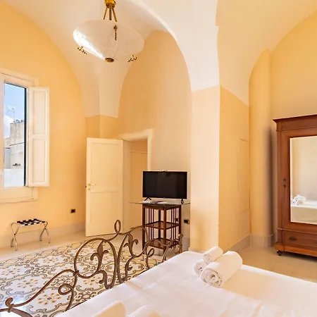 Palazzo Zaca 3*